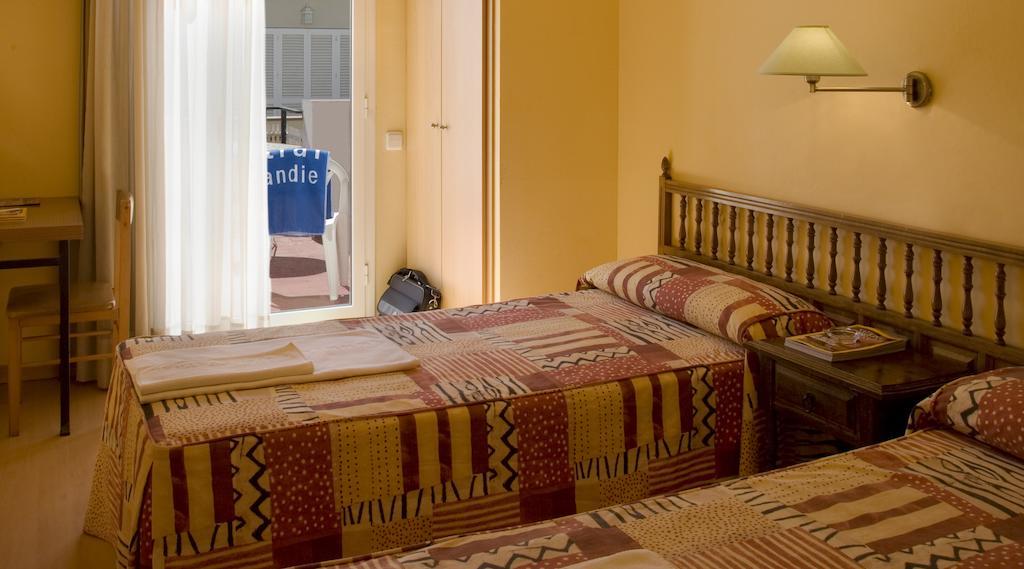 Hotel Central Normandie Sitges Ruang foto